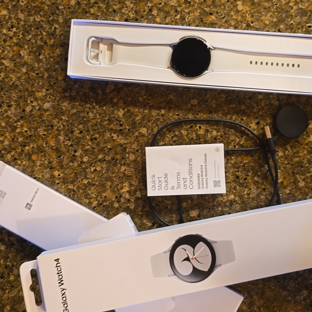 Galaxy Watch4, Silver, 16GB, Like New